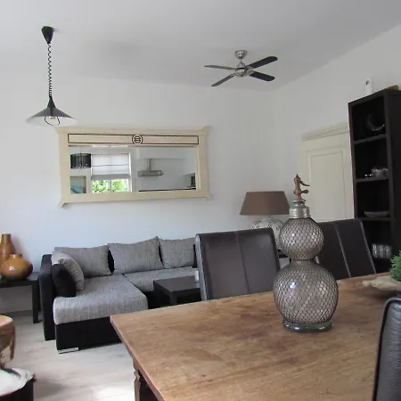 Bed & Breakfast Hillegom * 힐리검